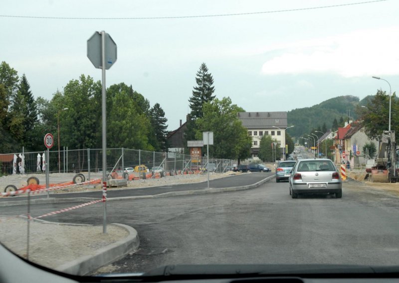 Policajci došli spriječiti nasilje u obitelji pa dobili batine