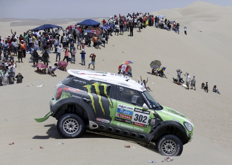 Dakar: Peterhansel povećao prednost