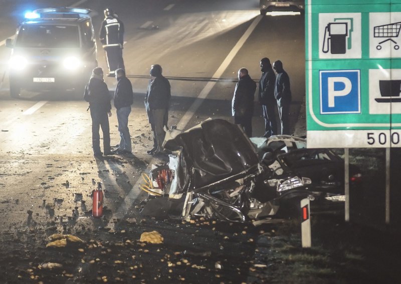 U sudaru kamiona i presretača poginuo policajac