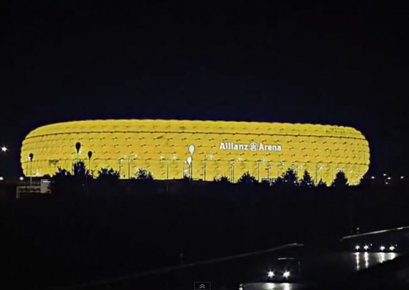 Kakva provokacija: Navijači Borussije obojili Allianz arenu u žuto!
