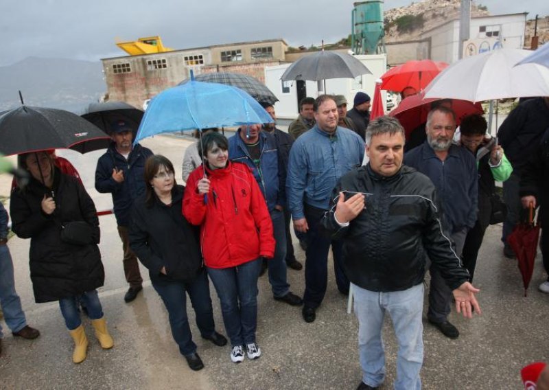 Radnik sindikalista Drpića udario glavom u glavu