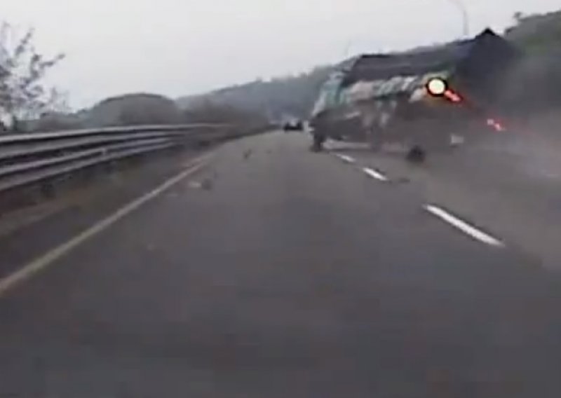 Ovako to izgleda kad guma eksplodira na autocesti