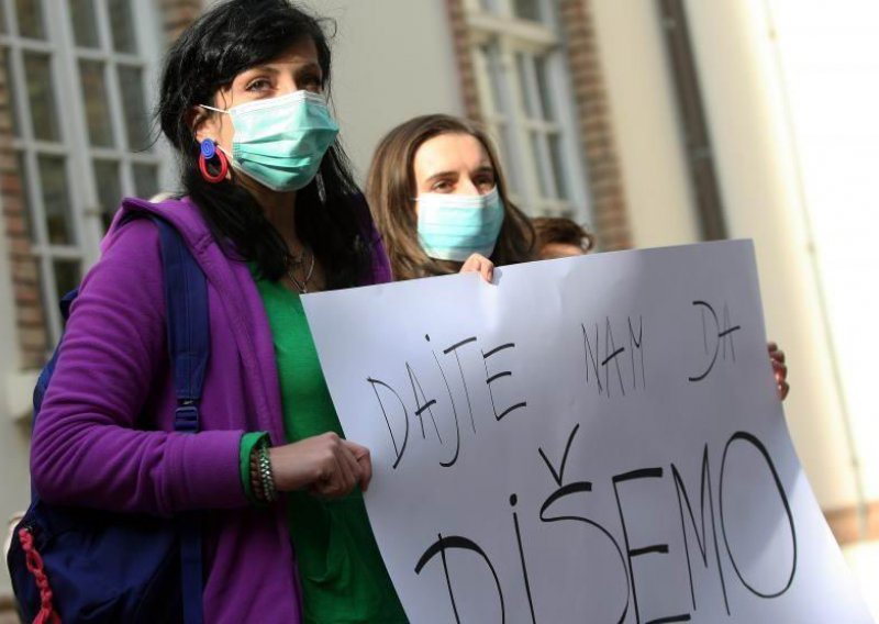 Protest rally held in Zagreb over air pollution in Slavonski Brod