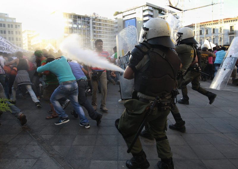Pogledajte kako grčka policija rastjeruje islamiste