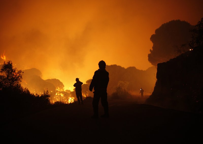 Španjolskom bjesne požari, tisuće evakuiranih