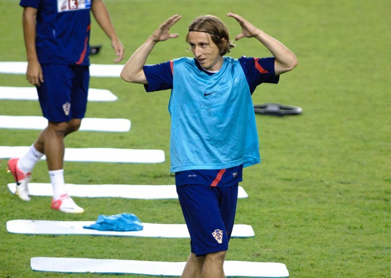 Luka Modrić večeras leti u Madrid i (napokon) potpisuje za Real!