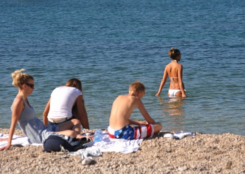 Zadrom haraju turisti lopovi