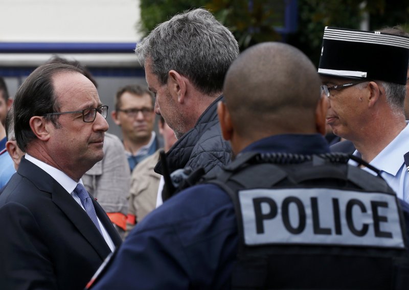 Hollande nastoji sačuvati jedinstvo zemlje nakon smaknuća svećenika