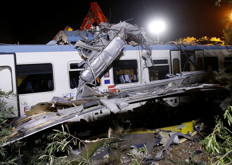 Broj poginulih u sudaru vlakova u Italiji najmanje 22