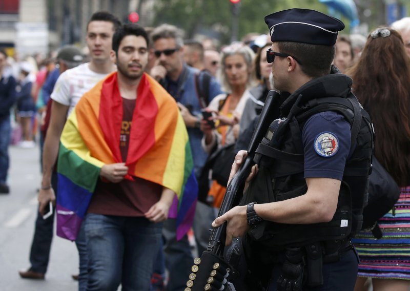 Gay Pride u Parizu sa zahtjevom za umjetnu oplodnju