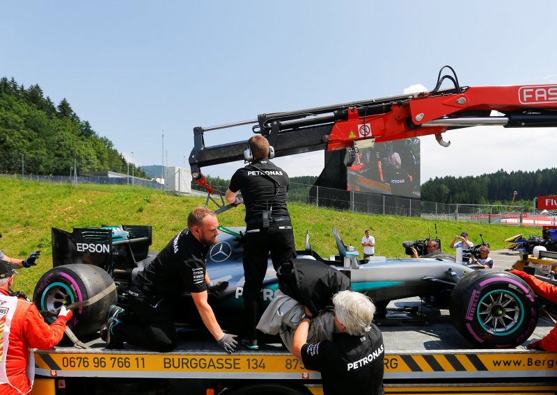 Ludi dan u F1; kvalifikacije obilježile nesreće i kazne