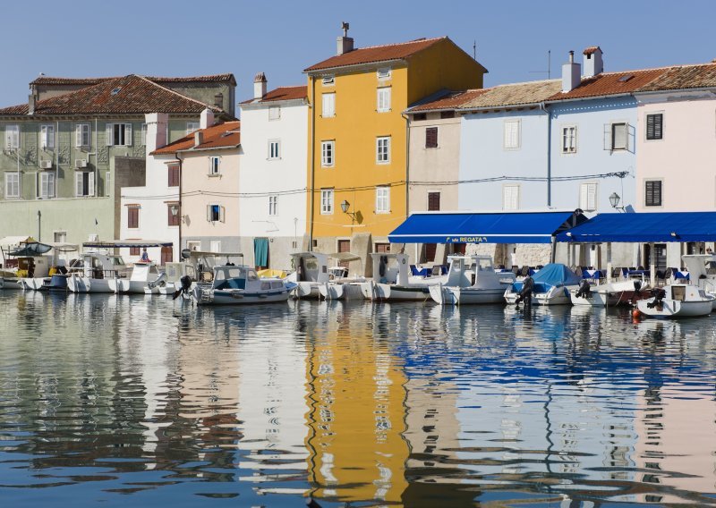 Guardian o Cresu: Otok duhova i supova