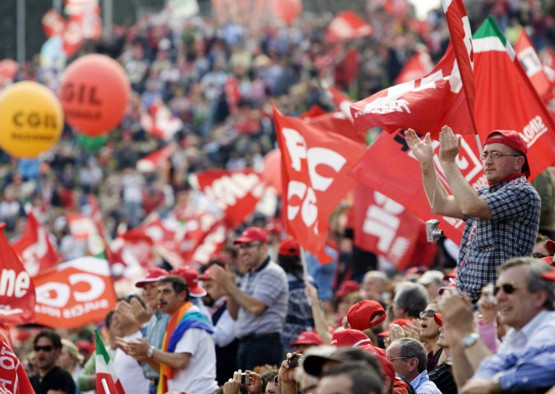 Stotine tisuća protiv Berlusconija u Rimu