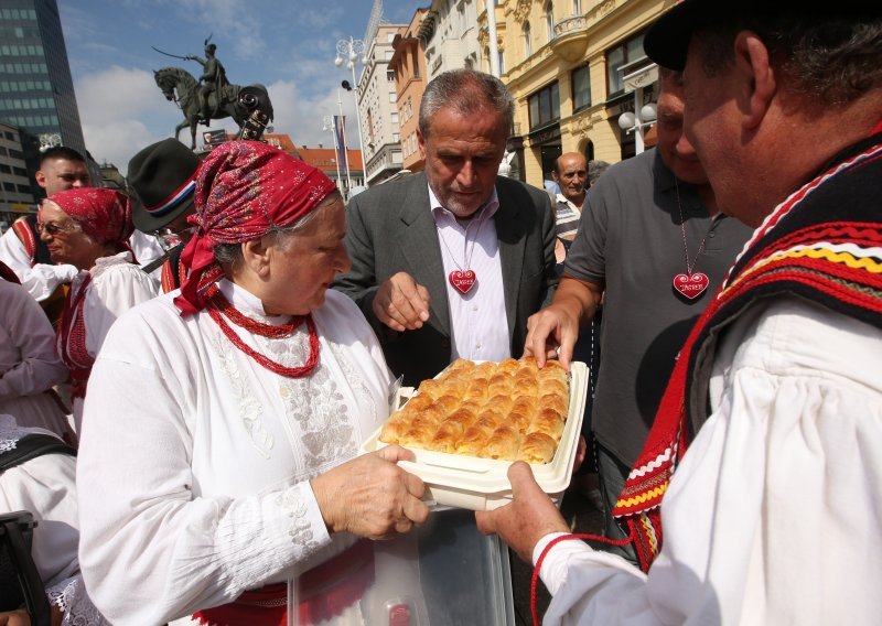 Bandić se zalaufao: Majkama s troje djece nudi plaću