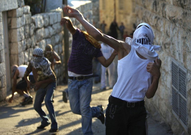 Palestinci prosvjeduju zbog sukoba na Brdo hramu