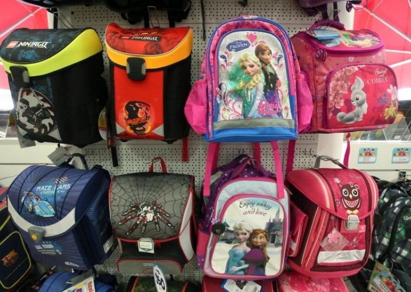 Kakve školske torbe roditelji preferiraju, a što trgovci nude i po kojim cijenama