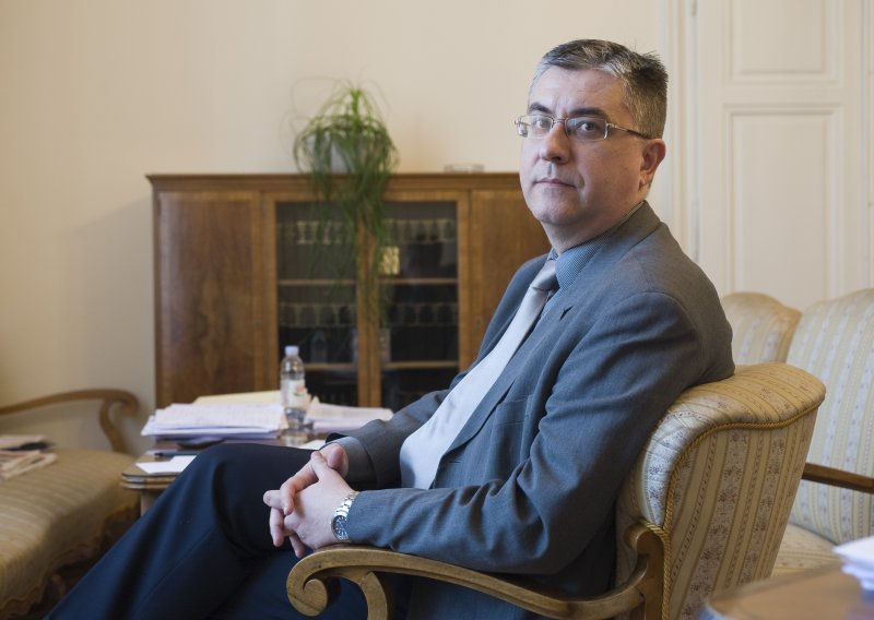 Član DIP-a prigovara: Kamere su bile preblizu predsjednici