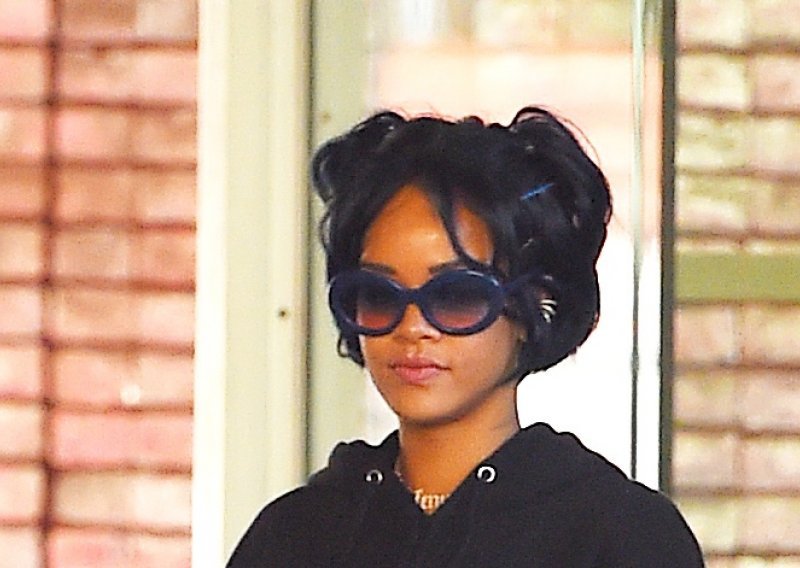 Rihanna ponovno promijenila frizuru
