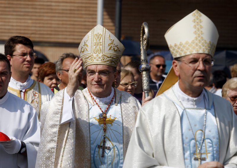 Bozanić pozvao na izbore 'zato što volimo Domovinu'