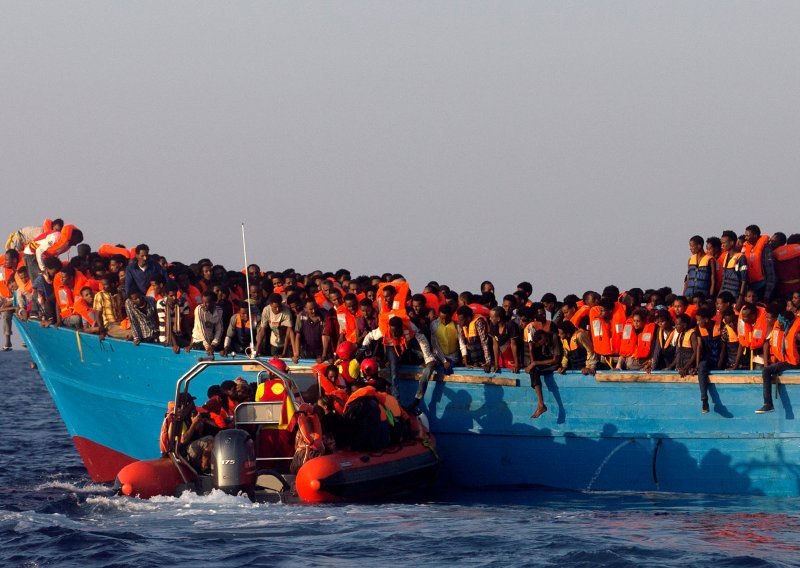 Tisuće migranata spašene iz Sredozemnog mora, šest smrtno stradalo