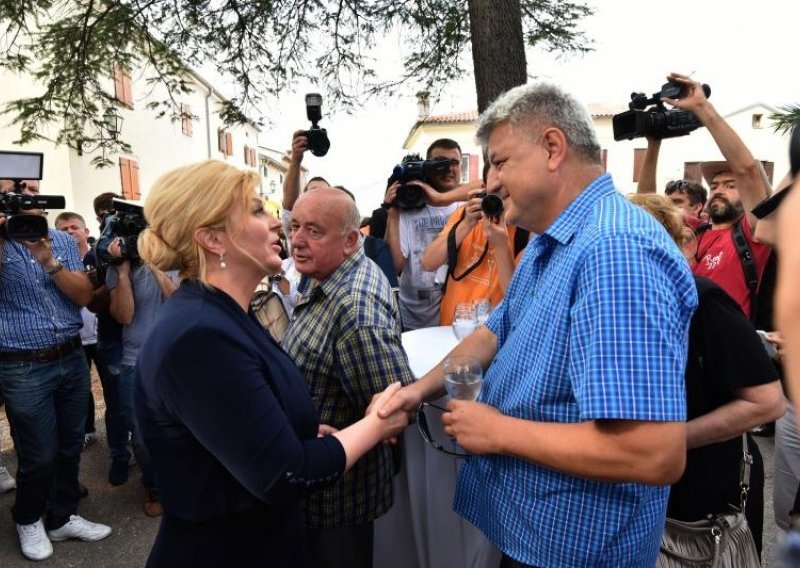 Pogledajte tko se od političara zatekao na Trci na prstenac