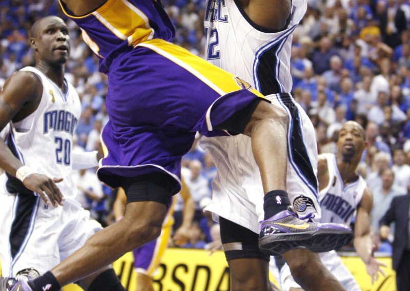 Lakersima 15. titula, Bryant MVP finala