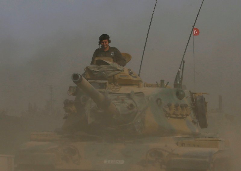Turci pokrenuli ofenzivu na sjeveru Sirije, Rusi se povukli