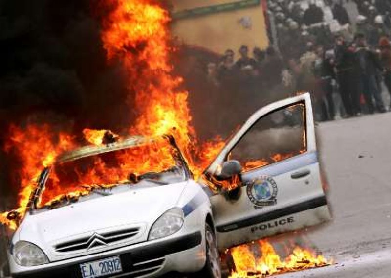 Drugi dan sukoba s policijom u Grčkoj