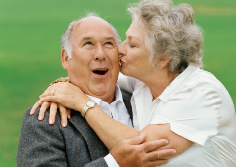 Stariji imaju aktivniji ljubavni život