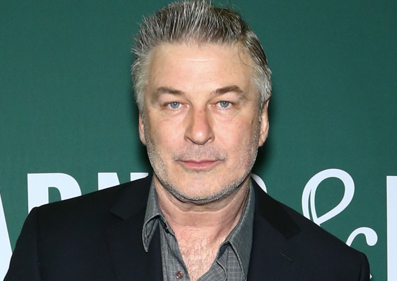 Glumac Alec Baldwin poludio na izdavača zbog tipfelera