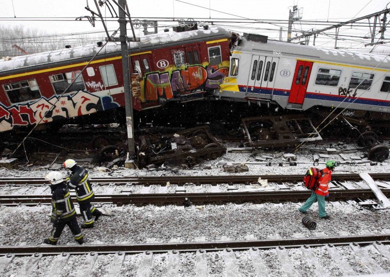 Najmanje 20 ljudi poginulo u sudaru vlakova
