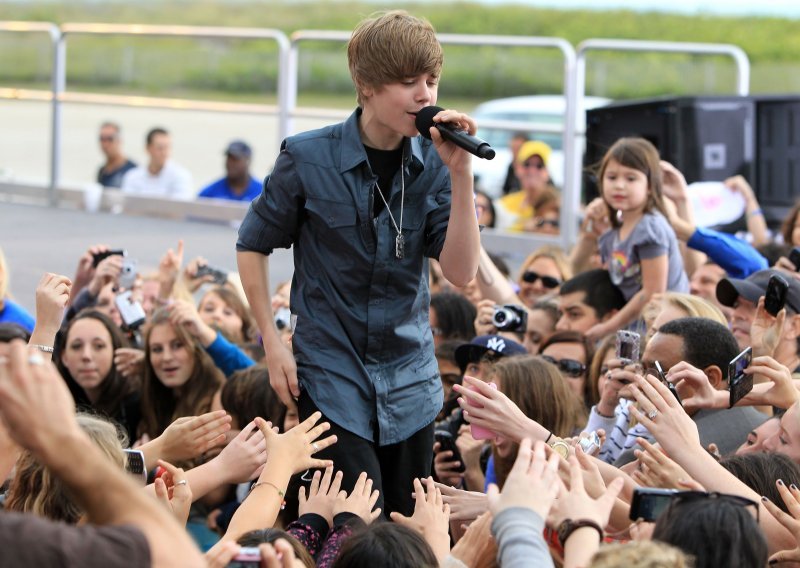 Justin Bieber – 16 mu je godina tek
