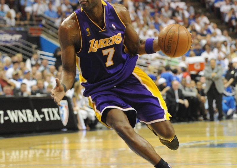 Lamar Odom ostaje u LA Lakersima