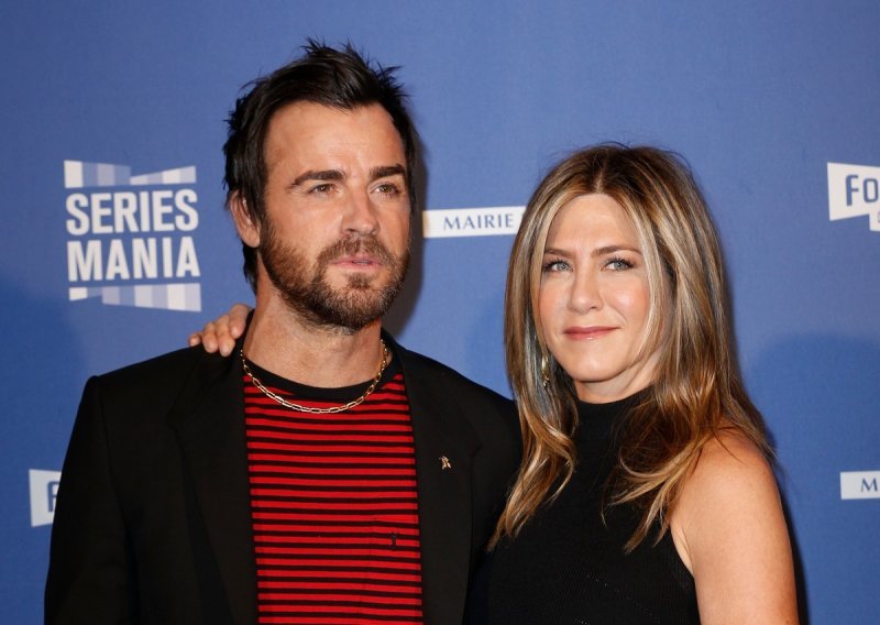 Godinu i pol nakon razvoda Jennifer Aniston ponovno se zbližila s bivšim suprugom
