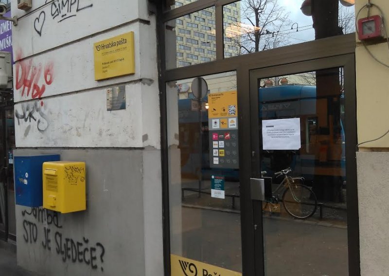 Neobična poruka maškarama na vratima Hrvatske pošte