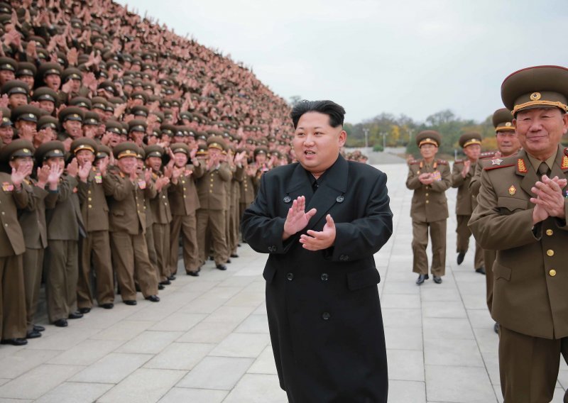 Kim Jong-un nadgledao testiranje novog protuzračnog sustava