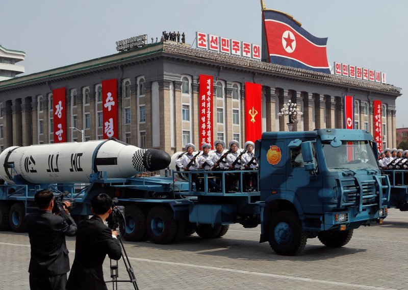 Rusija se nada da će SAD 'zadržati mir' u krizi sa Sjevernom Korejom