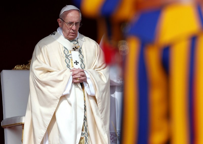 Papa uskrsno obraćanje posvetio žrtvama u Siriji, izbjeglicama i mladima