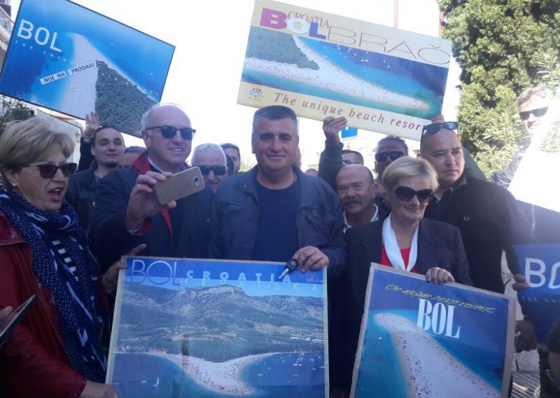 HDZ i Kerum uzimaju Bračanima plažu Zlatni rat