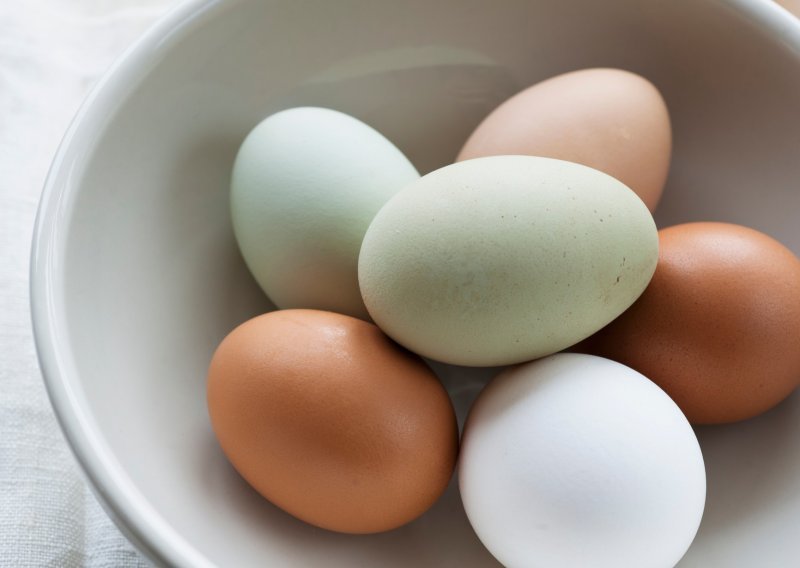 Zbog salmonele s tržišta se povlače jaja domaćeg proizvođača
