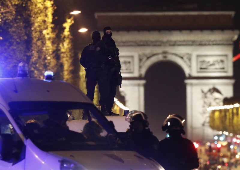 Francuska policija potpuno mobilizirana; u Belgiji se predao drugi osumnjičeni