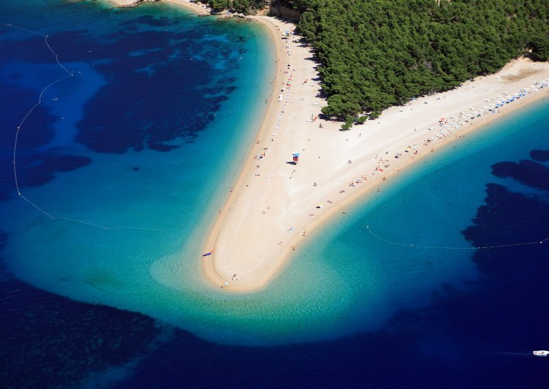 Prosvjed zbog koncesije za Zlatni rat, HDZ načet skandalom