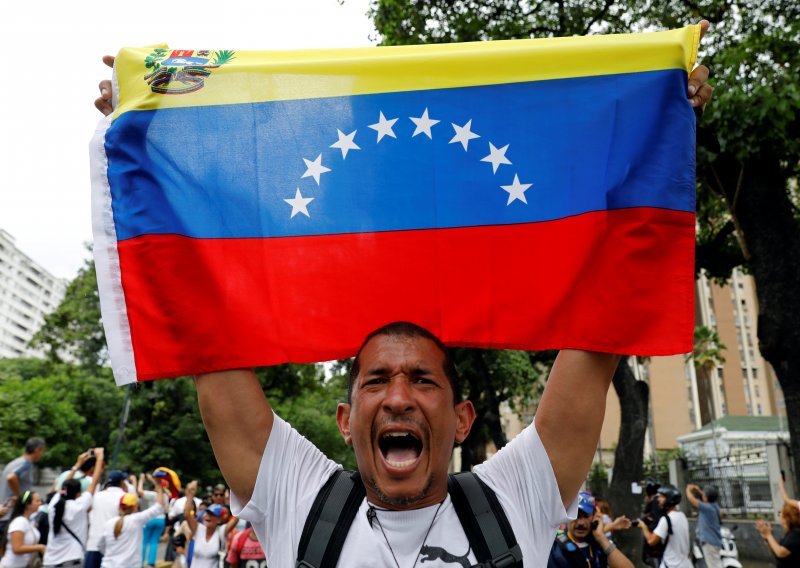 Tisuće i dalje na ulicama Venezuele u 'majci svih prosvjeda'