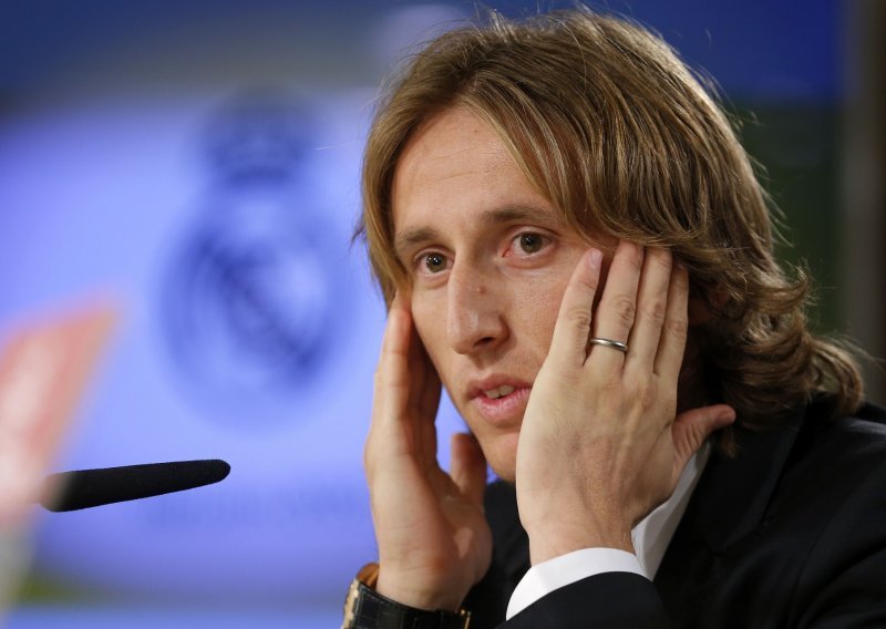 Luka Modrić u zagrljaju slavne glumice