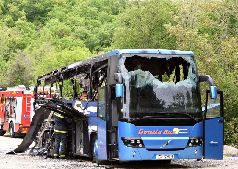 Autobus kod Plomina izgorio zbog kvara na instalacijama