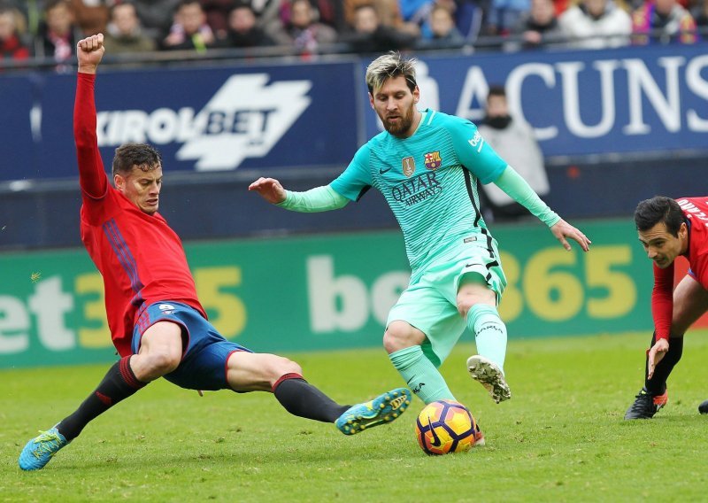 Osasuna zbog Barcelone morala naručiti nove dresove