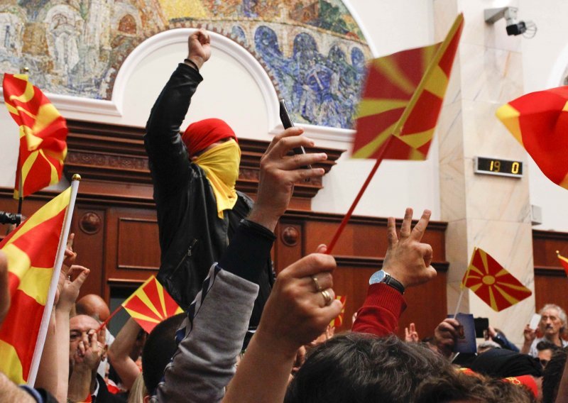 Makedonskom nasilniku četiri godine zbog čupanja ministrice obrane