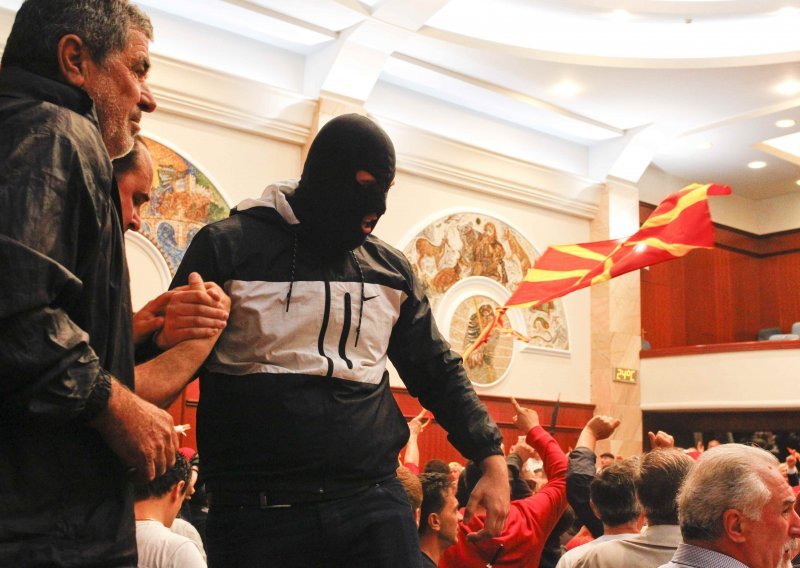 Uhićen 'makedonski ustaša' koji je mlatio zastupnike u parlamentu