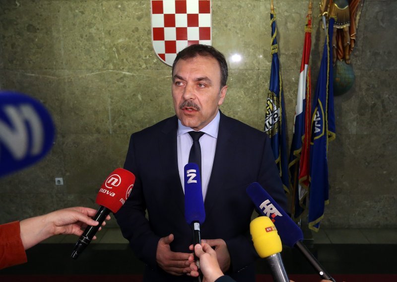 Orepićev poziv na ulice opasan je presedan, na rubu zakona