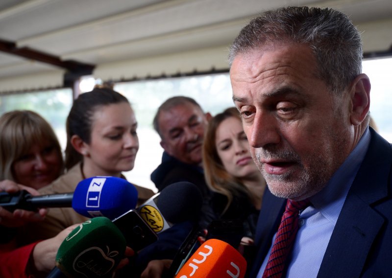 Bandić: Neće biti pada Vlade, bit će preslagivanja